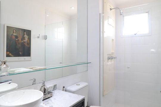 Comprar apartamento mobiliado de 2 quartos no Jardim Paulista com varanda e pets permitidos. — Banheiro