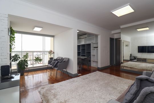 Comprar apartamento mobiliado de 2 quartos no Jardim Paulista com varanda e pets permitidos. — Sala