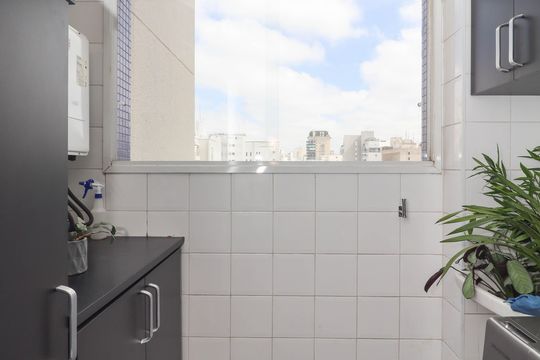 Comprar apartamento mobiliado de 2 quartos no Jardim Paulista com varanda e pets permitidos. — Área de Serviço
