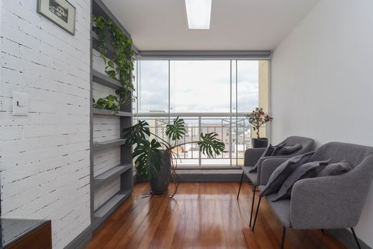 Comprar apartamento mobiliado de 2 quartos no Jardim Paulista com varanda e pets permitidos. — Varanda da Sala