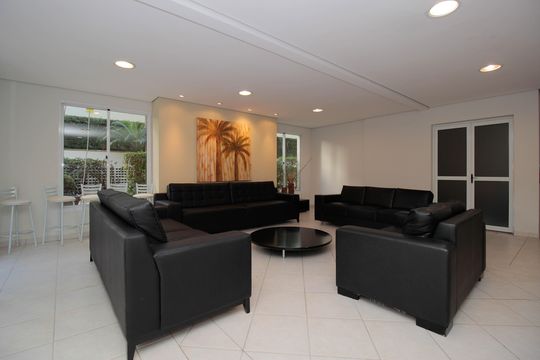 Comprar apartamento mobiliado de 2 quartos no Jardim Paulista com varanda e pets permitidos. — Área comum - Salão de festas