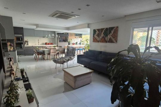 Venda de apartamento mobiliado com 3 quartos e varanda gourmet em Campo Belo. Piscina no condomínio. — foto 1