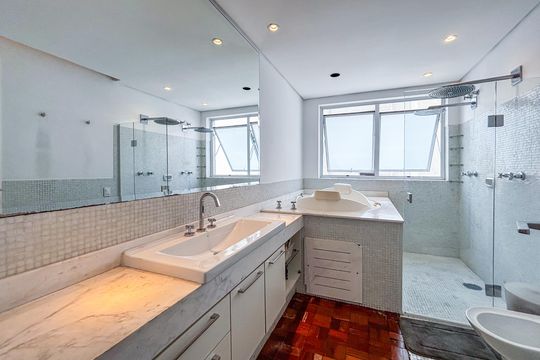 Venda de apartamento com 3 quartos. Oportunidades únicas de venda. — Banheiro da Suíte