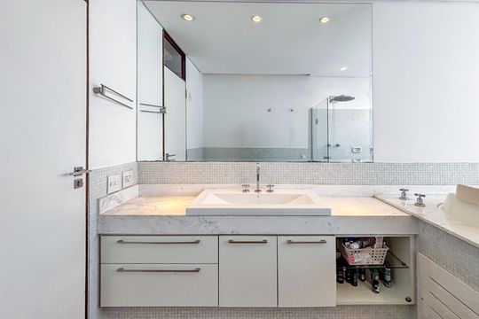 Venda de apartamento com 3 quartos. Oportunidades únicas de venda. — Banheiro da Suíte
