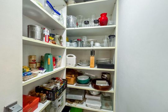 Venda de apartamento com 3 quartos. Oportunidades únicas de venda. — Despensa