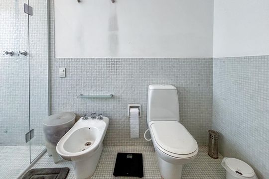 Venda de apartamento com 3 quartos. Oportunidades únicas de venda. — Banheiro da Suíte