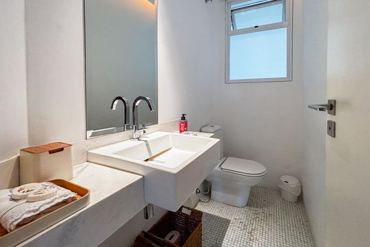 Venda de apartamento com 3 quartos. Oportunidades únicas de venda. — Banheiro social