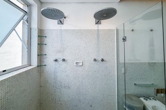 Venda de apartamento com 3 quartos. Oportunidades únicas de venda. — Banheiro da Suíte