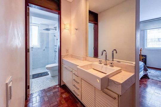 Venda de apartamento com 3 quartos. Oportunidades únicas de venda. — Banheiro da Suíte 2