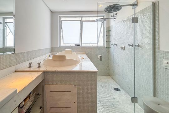 Venda de apartamento com 3 quartos. Oportunidades únicas de venda. — Banheiro da Suíte