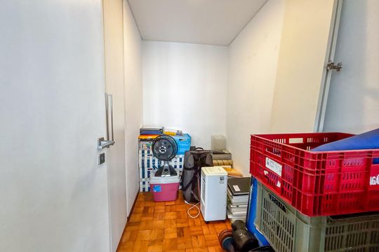Venda de apartamento com 3 quartos. Oportunidades únicas de venda. — Quarto de serviço