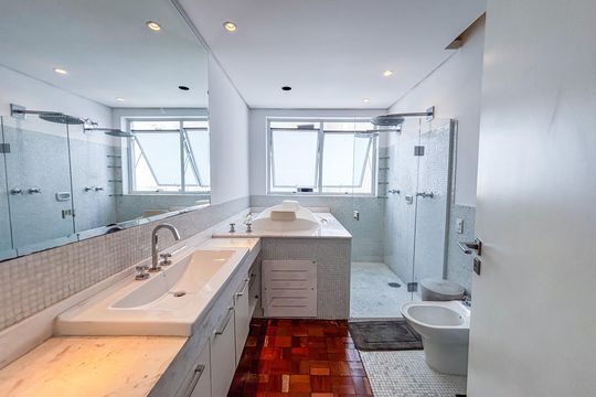 Venda de apartamento com 3 quartos. Oportunidades únicas de venda. — Banheiro da Suíte