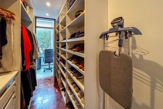 Venda de apartamento com 3 quartos. Oportunidades únicas de venda. — Closet da Suíte