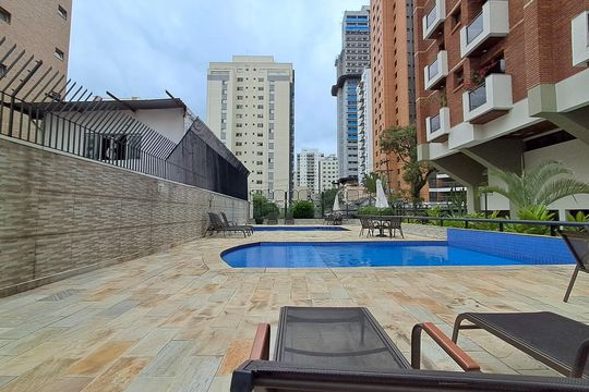 Apartamento mobiliado para comprar com 4 suítes, varanda, closet e garden. — Área Comum - Piscina