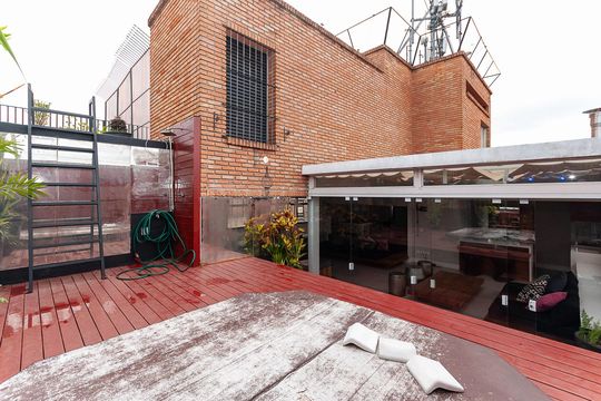 Apartamento mobiliado para comprar com 4 suítes, varanda, closet e garden. — Jacuzzi