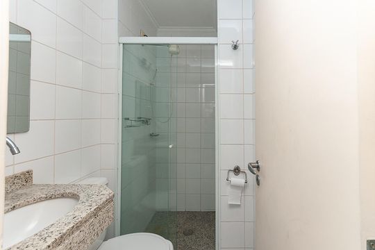 Apartamento mobiliado para comprar com 4 suítes, varanda, closet e garden. — Área de Serviço