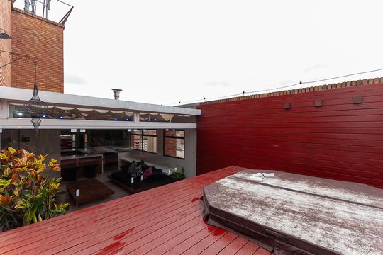 Apartamento mobiliado para comprar com 4 suítes, varanda, closet e garden. — Jacuzzi