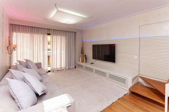 Apartamento mobiliado para comprar com 4 suítes, varanda, closet e garden. — Sala