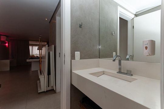 Apartamento mobiliado para comprar com 4 suítes, varanda, closet e garden. — Lavabo
