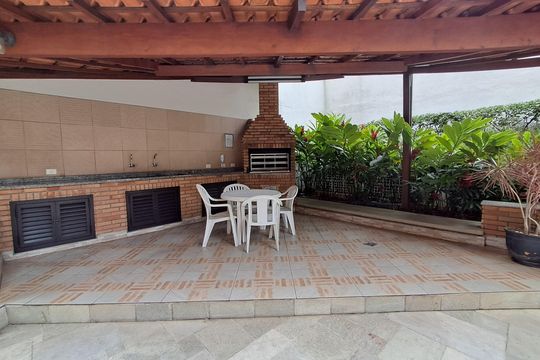 Apartamento mobiliado para comprar com 4 suítes, varanda, closet e garden. — Área comum - Churrasqueira