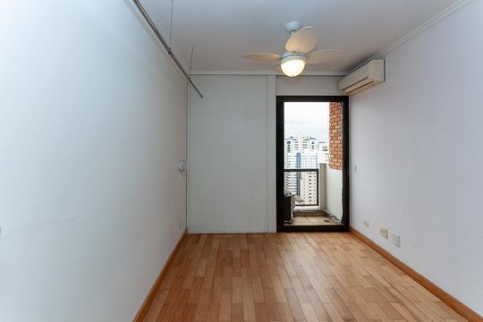Apartamento mobiliado para comprar com 4 suítes, varanda, closet e garden. — Closet Suíte 1