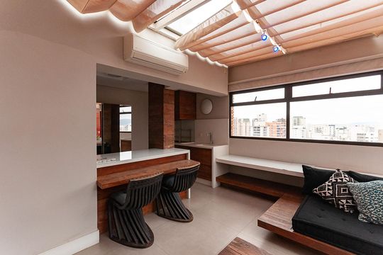 Apartamento mobiliado para comprar com 4 suítes, varanda, closet e garden. — Salão Cobertura