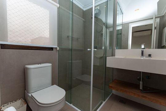 Apartamento mobiliado para comprar com 4 suítes, varanda, closet e garden. — Banheiro Suíte Cobertura