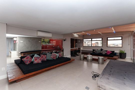 Apartamento mobiliado para comprar com 4 suítes, varanda, closet e garden. — Salão Cobertura