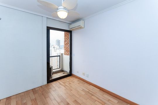Apartamento mobiliado para comprar com 4 suítes, varanda, closet e garden. — Closet Suíte 1