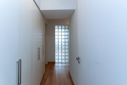 Apartamento mobiliado para comprar com 4 suítes, varanda, closet e garden. — Corredor