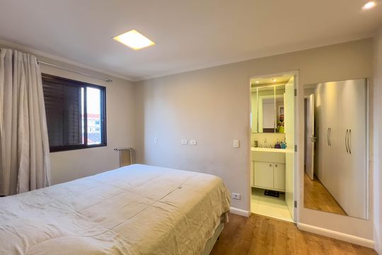 Venda de apartamento mobiliado com 4 quartos, 1 suíte, varanda e churrasqueira no condomínio. — Suíte