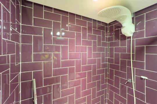 Venda de apartamento mobiliado com 4 quartos, 1 suíte, varanda e churrasqueira no condomínio. — Banheiro