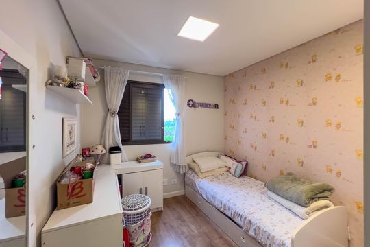 Venda de apartamento mobiliado com 4 quartos, 1 suíte, varanda e churrasqueira no condomínio. — Quarto 1