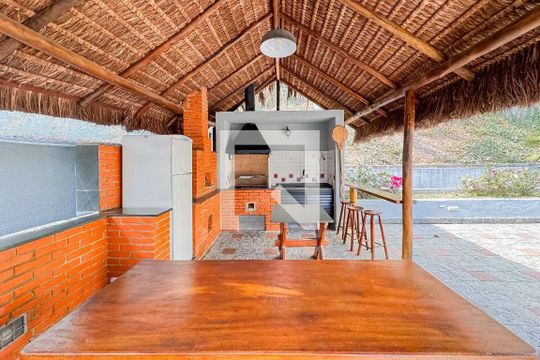 Venda de apartamento mobiliado com 4 quartos, 1 suíte, varanda e churrasqueira no condomínio. — Área comum
