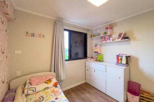 Venda de apartamento mobiliado com 4 quartos, 1 suíte, varanda e churrasqueira no condomínio. — Quarto 2