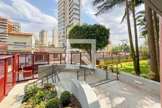 Venda de apartamento mobiliado com 4 quartos, 1 suíte, varanda e churrasqueira no condomínio. — Área comum