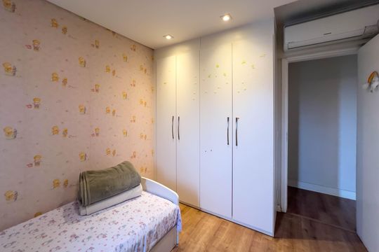 Venda de apartamento mobiliado com 4 quartos, 1 suíte, varanda e churrasqueira no condomínio. — Quarto 1