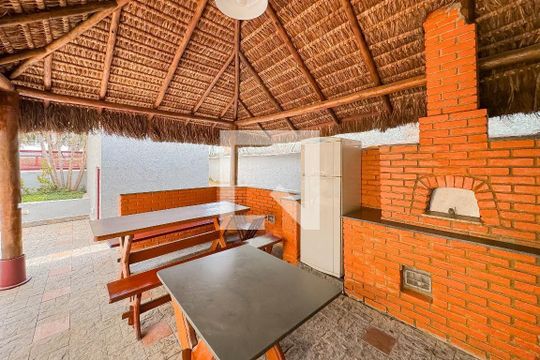 Venda de apartamento mobiliado com 4 quartos, 1 suíte, varanda e churrasqueira no condomínio. — Área comum