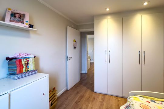 Venda de apartamento mobiliado com 4 quartos, 1 suíte, varanda e churrasqueira no condomínio. — Quarto 2