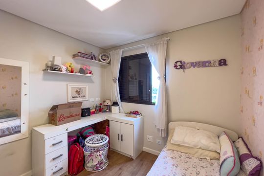 Venda de apartamento mobiliado com 4 quartos, 1 suíte, varanda e churrasqueira no condomínio. — Quarto 1