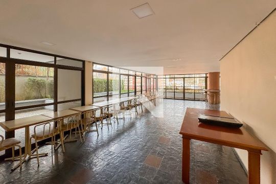 Venda de apartamento mobiliado com 4 quartos, 1 suíte, varanda e churrasqueira no condomínio. — Área comum