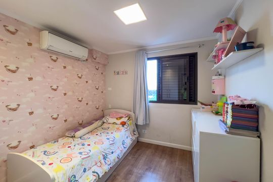 Venda de apartamento mobiliado com 4 quartos, 1 suíte, varanda e churrasqueira no condomínio. — Quarto 2