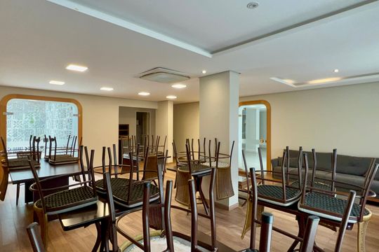 Apartamento na Vila Madalena com 3 quartos, varanda e academia. Ideal para comprar. — Área comum - Salão de festas