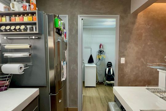 Apartamento na Vila Madalena com 3 quartos, varanda e academia. Ideal para comprar. — Cozinha