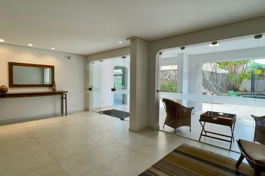 Apartamento na Vila Madalena com 3 quartos, varanda e academia. Ideal para comprar. — Hall de entrada