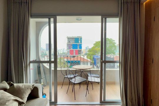 Apartamento na Vila Madalena com 3 quartos, varanda e academia. Ideal para comprar. — Varanda da Sala de TV
