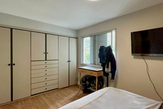 Apartamento na Vila Madalena com 3 quartos, varanda e academia. Ideal para comprar. — Suíte