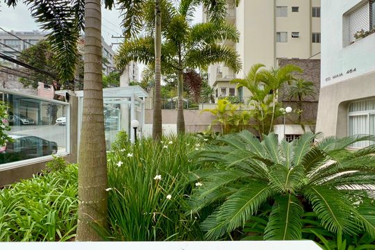 Apartamento na Vila Madalena com 3 quartos, varanda e academia. Ideal para comprar. — Área comum