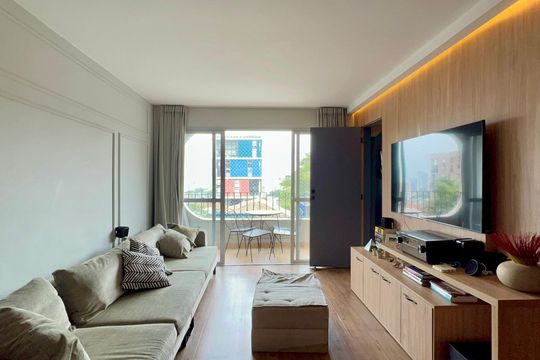 Apartamento na Vila Madalena com 3 quartos, varanda e academia. Ideal para comprar. — Sala de TV