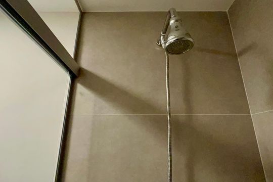 Apartamento na Vila Madalena com 3 quartos, varanda e academia. Ideal para comprar. — Banheiro Social